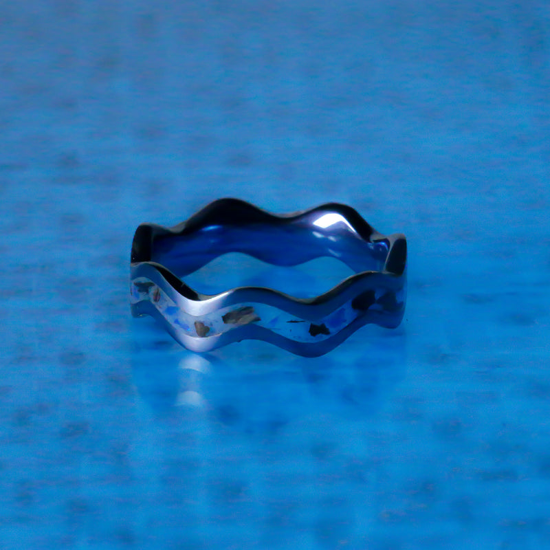 The Wave with Megalodon Tooth - Size 10.5