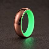 Luminescent Luxe 14K rose gold 5 mm ring with Ultimate Green liner with a soft glow in dim light.