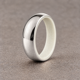Luminescent Luxe 14K white gold 5 mm ring with Ultimate Green liner, in daylight.