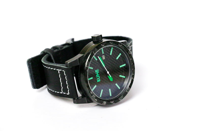 Gloss Carbon Fiber Bezel Automatic Watch