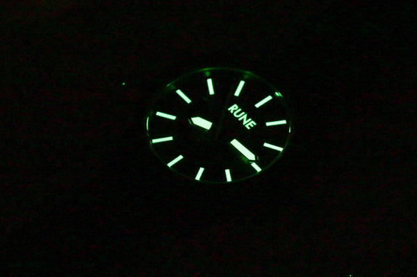 Gloss Carbon Fiber Bezel Automatic Watch